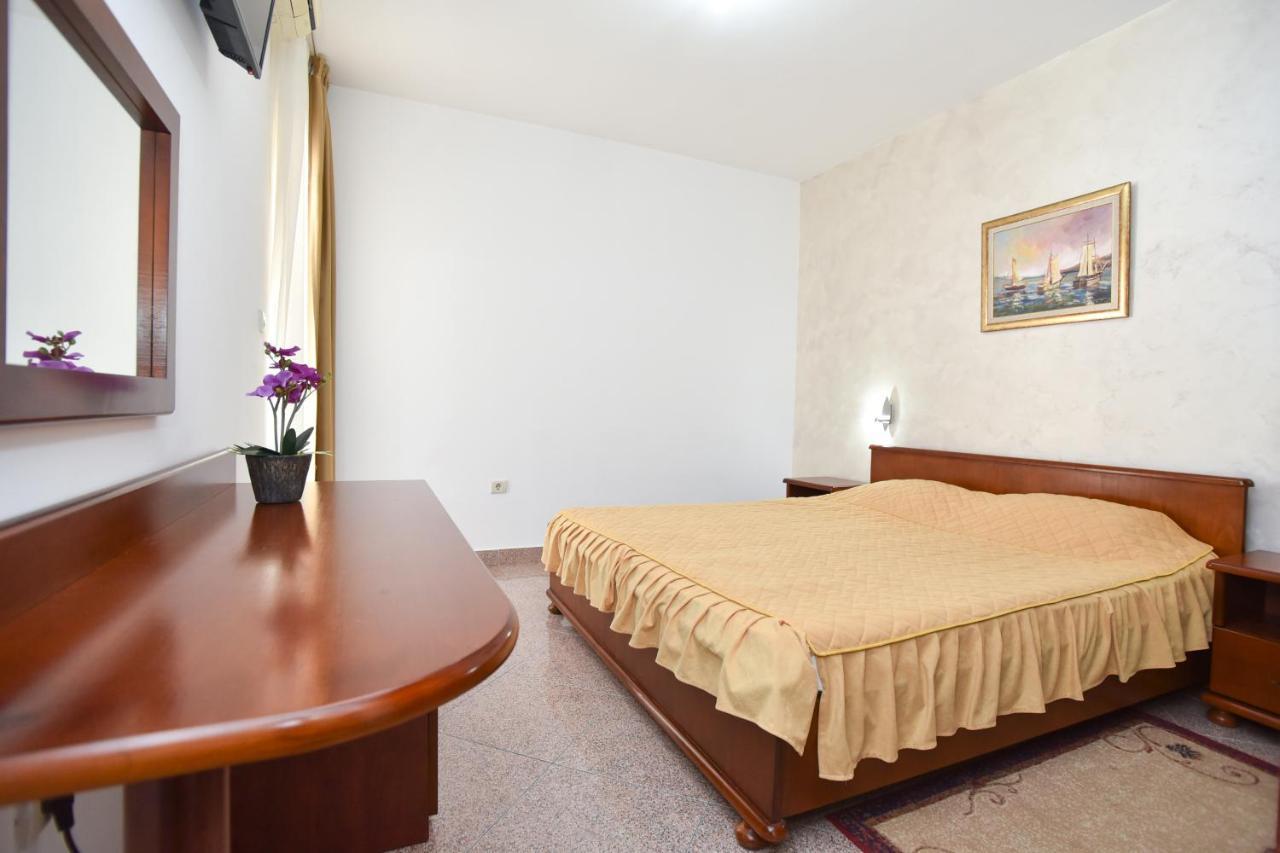 Hotel Suzana Budva Exterior foto